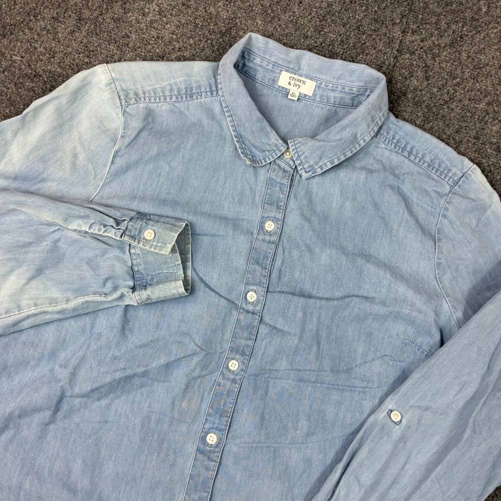 Crown & Ivy Womens Size XL Light Wash Denim Chambray Button Down Roll Tab Shirt